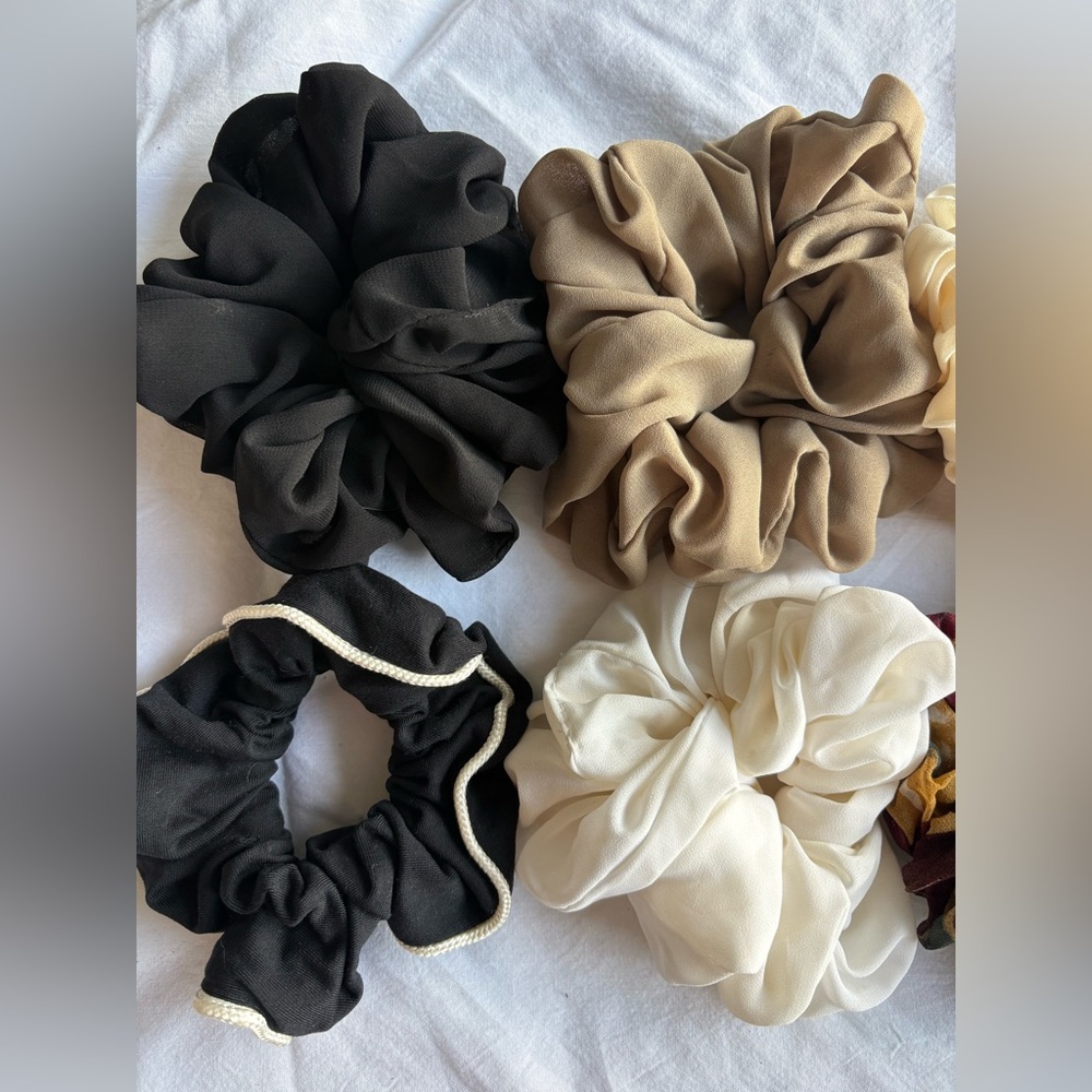 Over sized Scrunchie Set - Picture 2 of 3